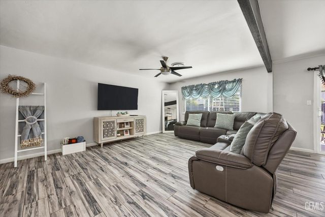 5005 Surrey Lane, Bakersfield, CA 93309