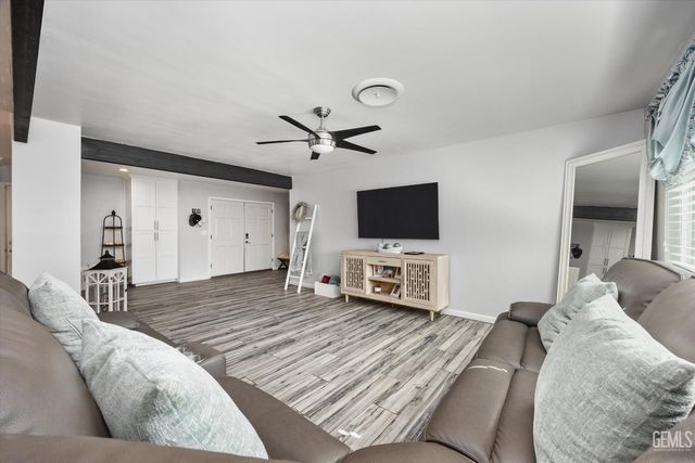 5005 Surrey Lane, Bakersfield, CA 93309