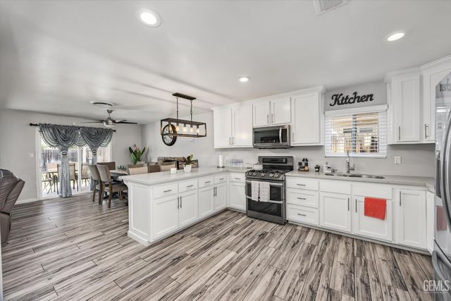 5005 Surrey Lane, Bakersfield, CA 93309