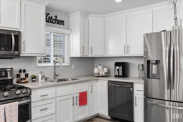 5005 Surrey Lane, Bakersfield, CA 93309