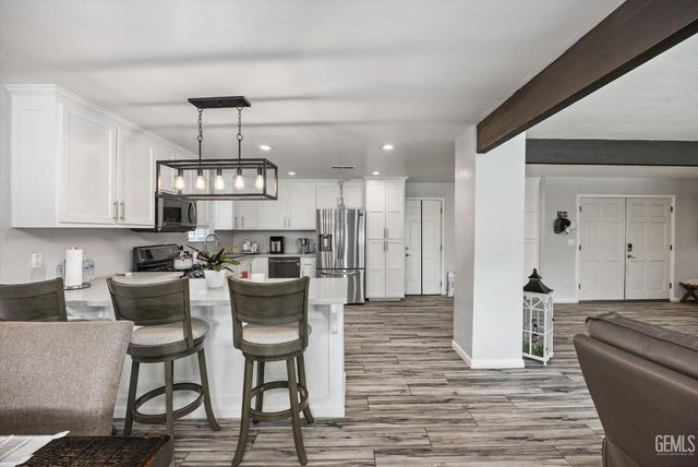 5005 Surrey Lane, Bakersfield, CA 93309