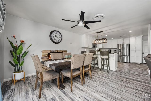 5005 Surrey Lane, Bakersfield, CA 93309