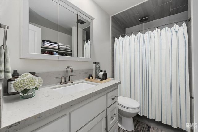 5005 Surrey Lane, Bakersfield, CA 93309