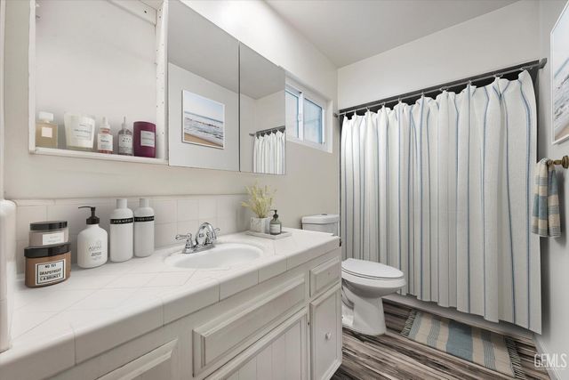 5005 Surrey Lane, Bakersfield, CA 93309