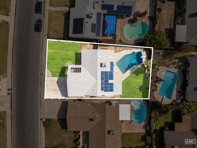 5005 Surrey Lane, Bakersfield, CA 93309