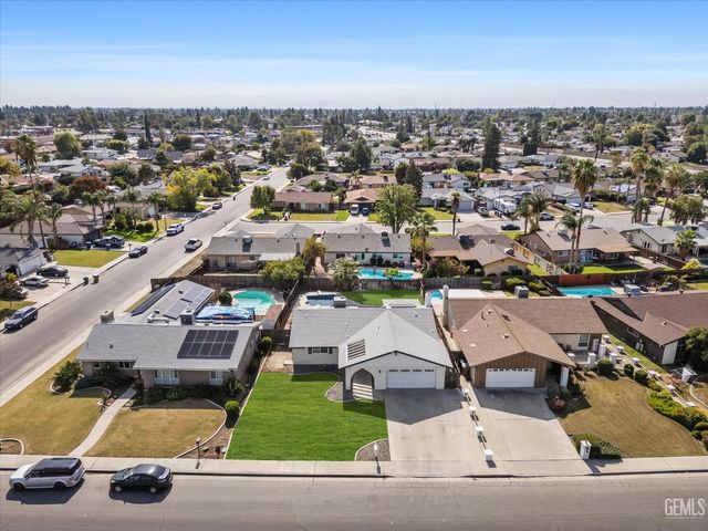 5005 Surrey Lane, Bakersfield, CA 93309