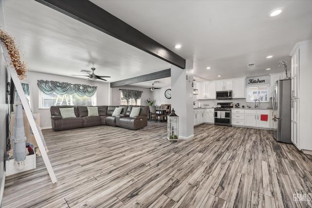 5005 Surrey Lane, Bakersfield, CA 93309