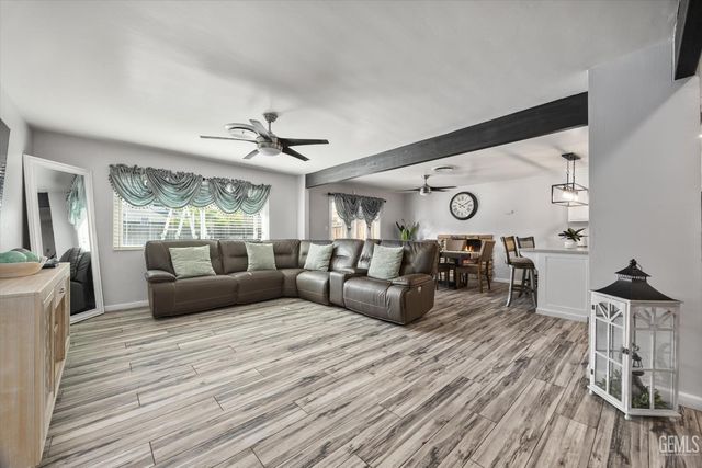 5005 Surrey Lane, Bakersfield, CA 93309