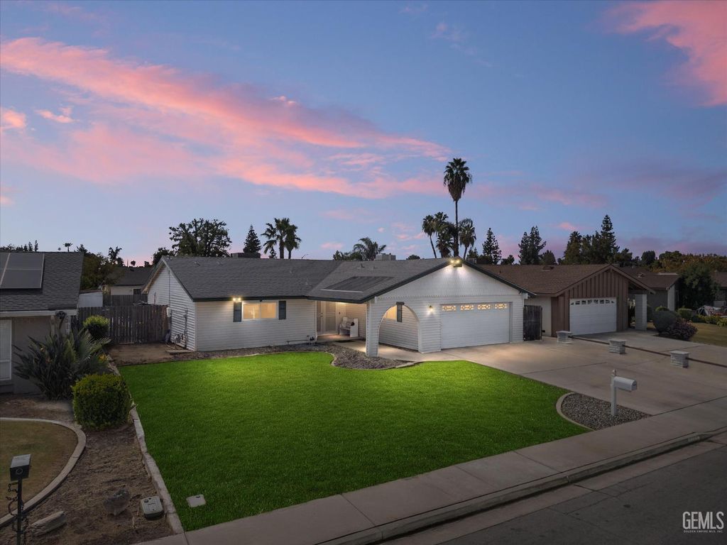 5005 Surrey Lane, Bakersfield, CA 93309