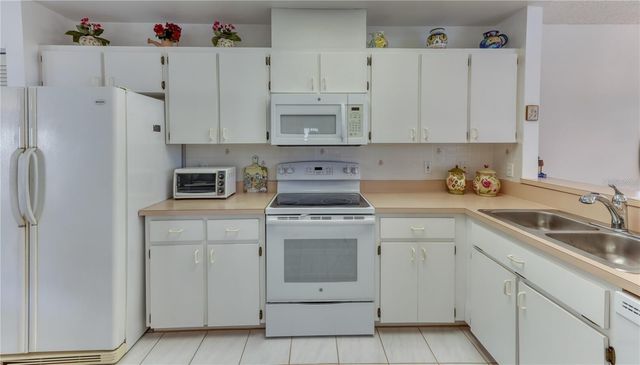 718 LIGHTHOUSE DRIVE, Tarpon Springs, FL 34689