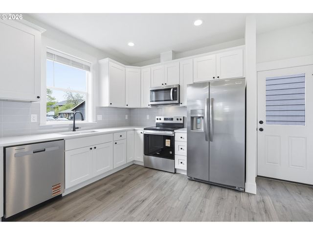 8655 Se Insley St, Portland, OR 97266