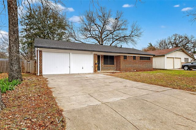 2213 Pontiac Drive, Arlington, TX 76013