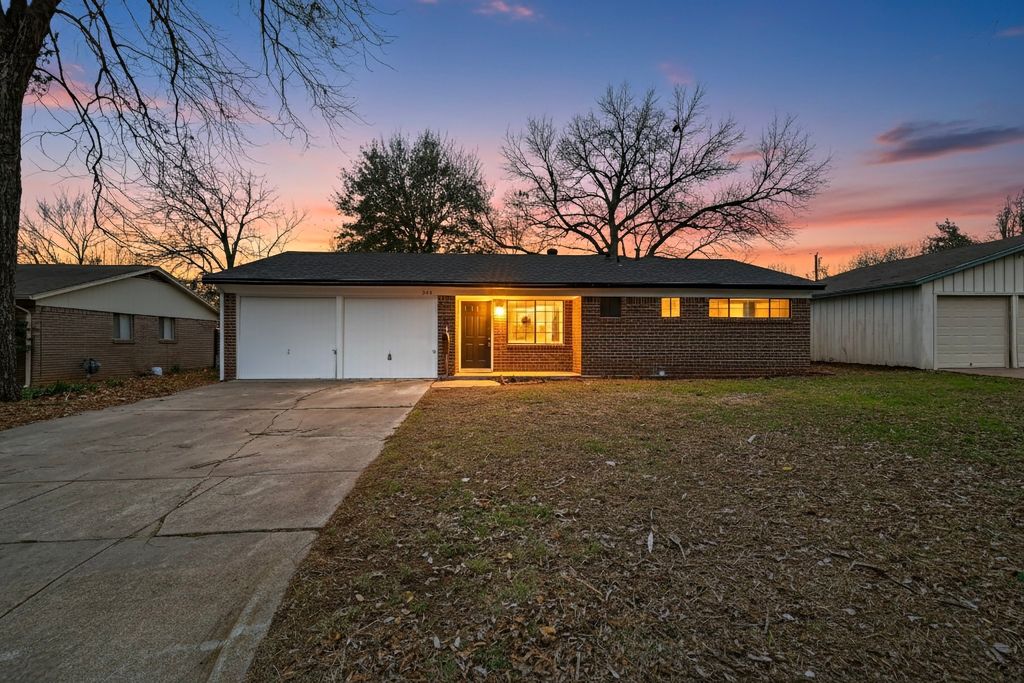 2213 Pontiac Drive, Arlington, TX 76013