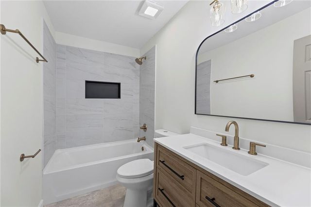 13704 Berger Avenue, Bonner Springs, KS 66012