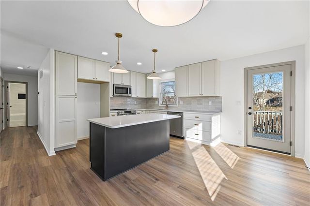 13704 Berger Avenue, Bonner Springs, KS 66012