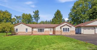 5153 Raymond Avenue, Burton, MI 48509
