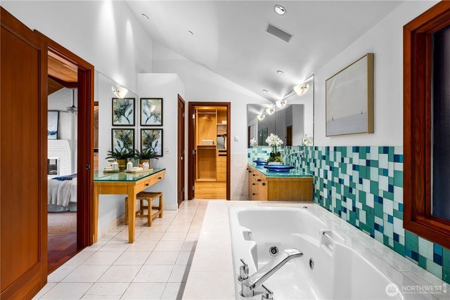 18 Holly Lane, Mercer Island, WA 98040