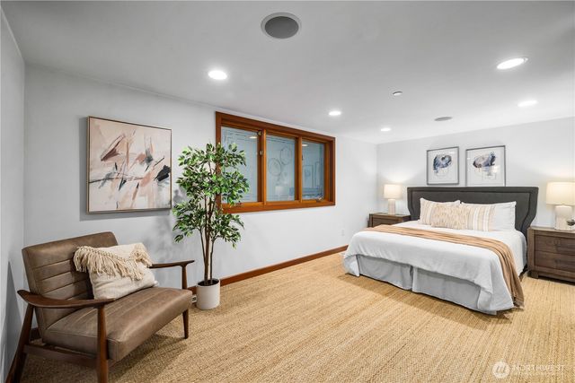 18 Holly Lane, Mercer Island, WA 98040