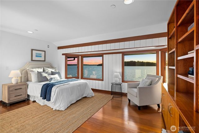 18 Holly Lane, Mercer Island, WA 98040