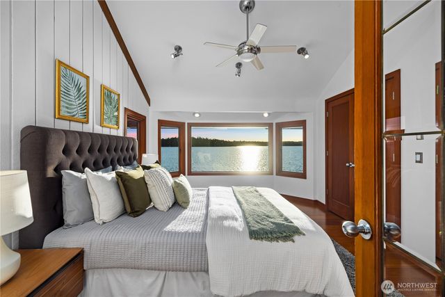 18 Holly Lane, Mercer Island, WA 98040