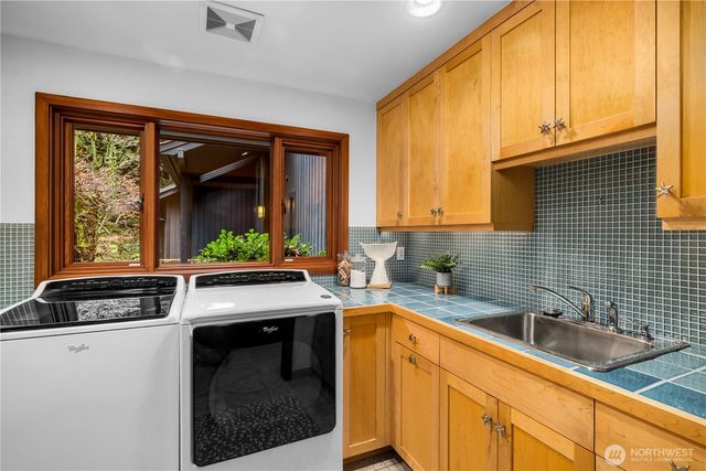 18 Holly Lane, Mercer Island, WA 98040