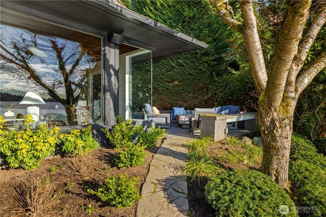 18 Holly Lane, Mercer Island, WA 98040