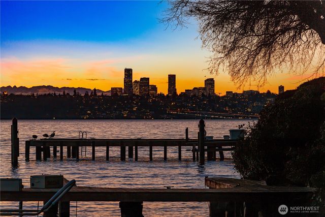 18 Holly Lane, Mercer Island, WA 98040