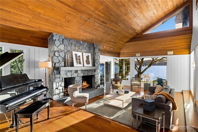 18 Holly Lane, Mercer Island, WA 98040