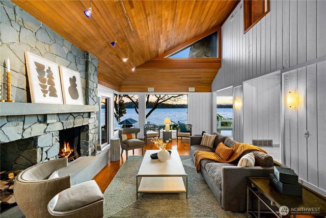 18 Holly Lane, Mercer Island, WA 98040