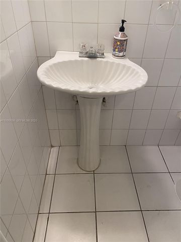 8950 Collins Ave 7, Surfside, FL 33154