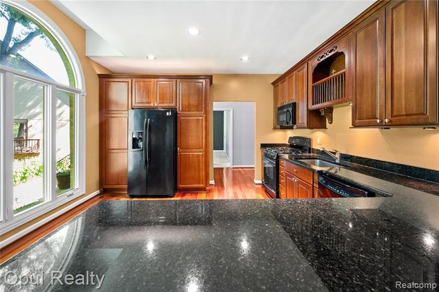 24585 Edgewood Drive, Novi, MI 48374