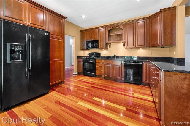 24585 Edgewood Drive, Novi, MI 48374