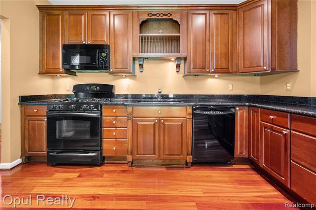 24585 Edgewood Drive, Novi, MI 48374