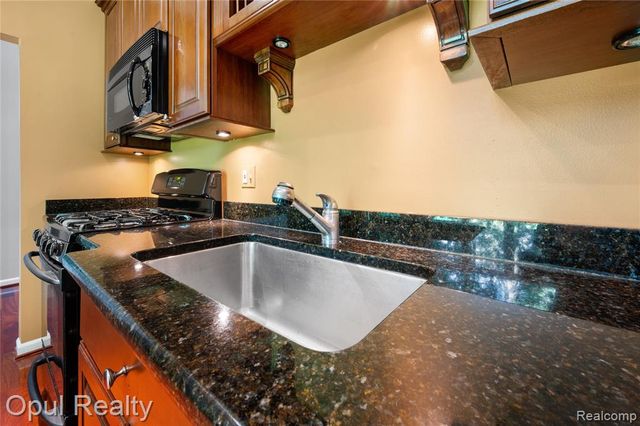 24585 Edgewood Drive, Novi, MI 48374