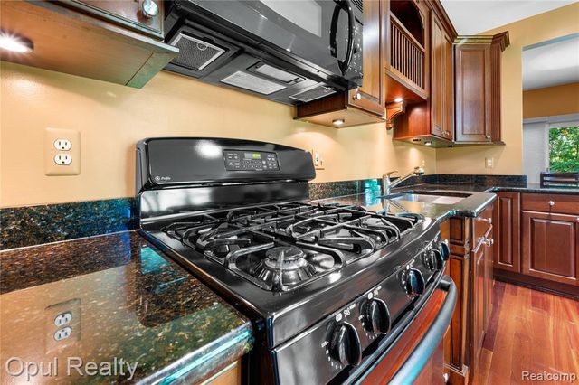 24585 Edgewood Drive, Novi, MI 48374
