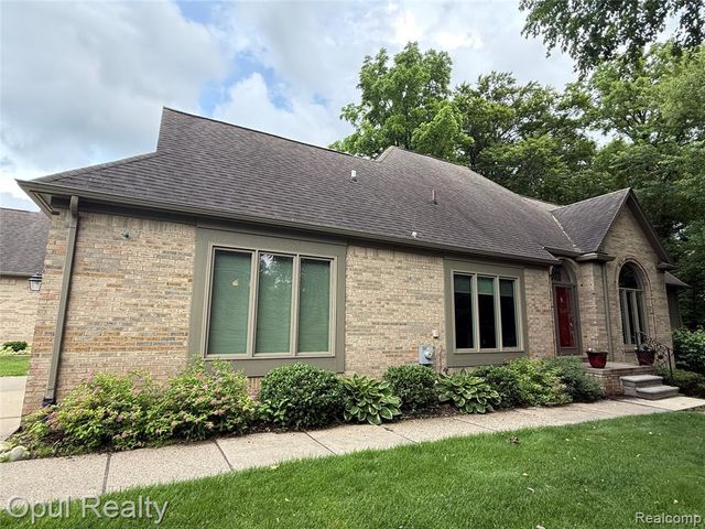 24585 Edgewood Drive, Novi, MI 48374