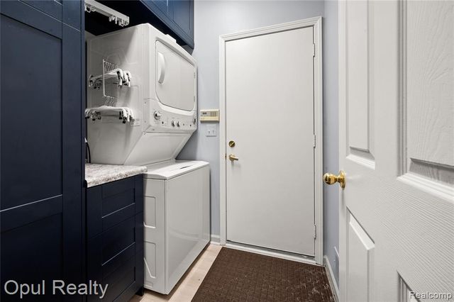 24585 Edgewood Drive, Novi, MI 48374