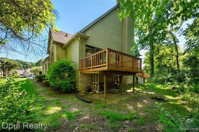 24585 Edgewood Drive, Novi, MI 48374