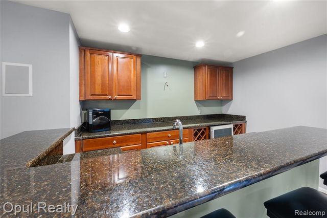 24585 Edgewood Drive, Novi, MI 48374