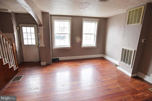 115 N SPRING ST, Martinsburg, WV 25401