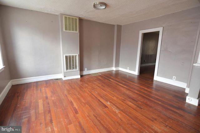 115 N SPRING ST, Martinsburg, WV 25401