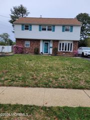 5 Peachtree Road, Oakhurst, NJ 07755