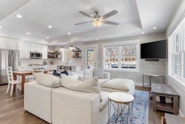 215 Wesley STREET, Williams Bay, WI 53191