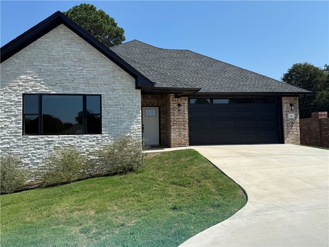 145 Harbor Circle, Russellville, AR 72802