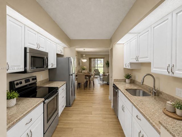 1600 SW 127th Way 101C, Pembroke Pines, FL 33027
