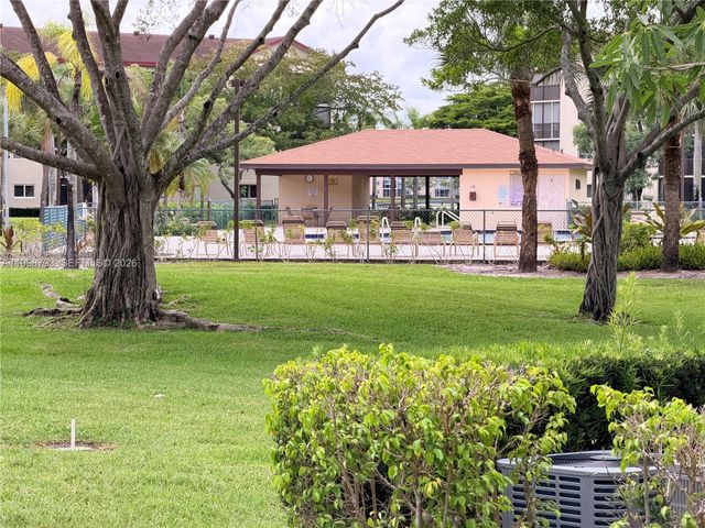 1600 SW 127th Way 101C, Pembroke Pines, FL 33027