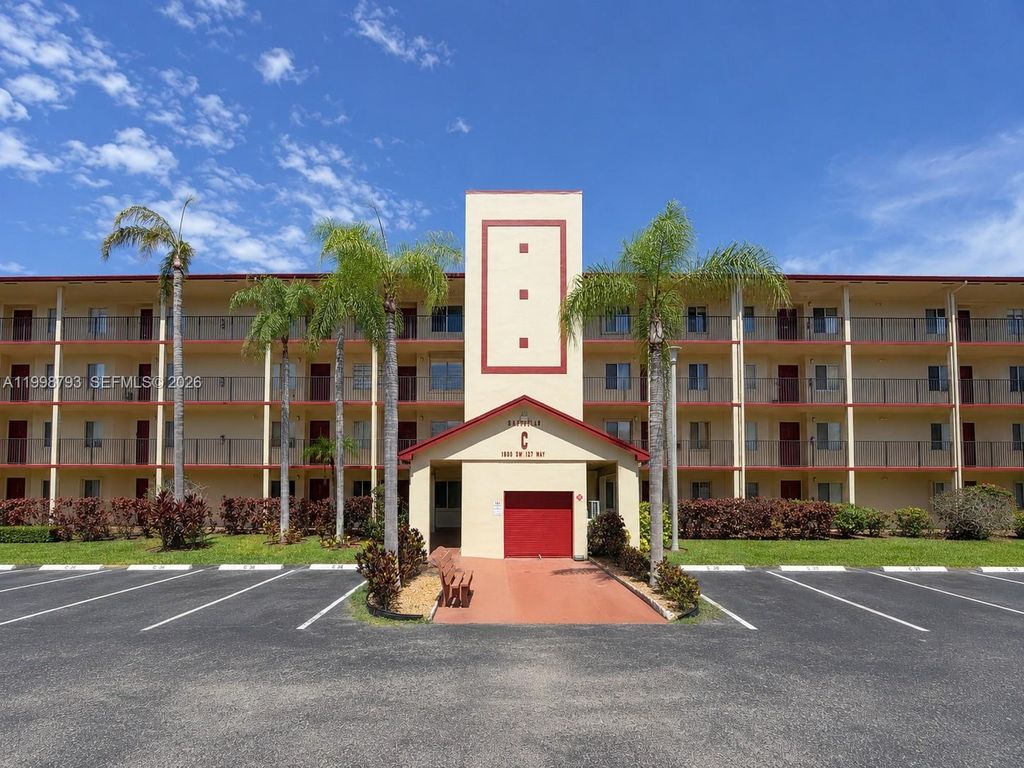1600 SW 127th Way 101C, Pembroke Pines, FL 33027