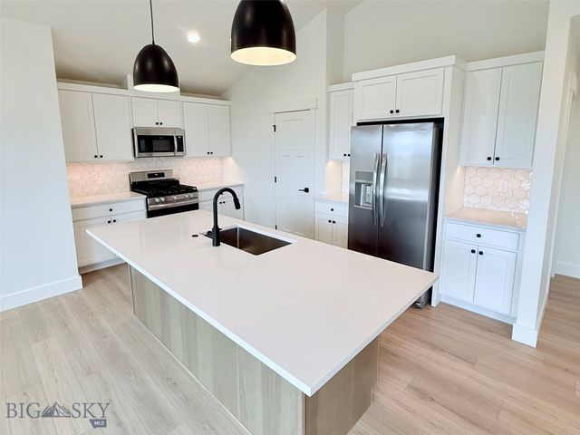 858 Accolade Loop, Belgrade, MT 59714