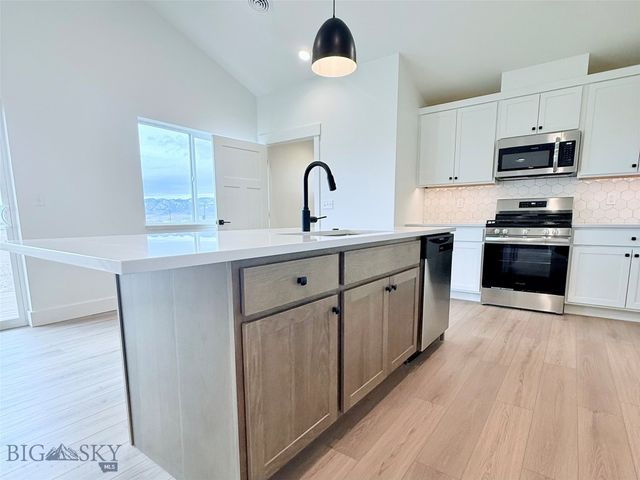858 Accolade Loop, Belgrade, MT 59714