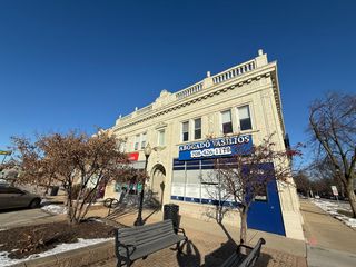 6626 W Cermak Road 1F, Berwyn, IL 60402